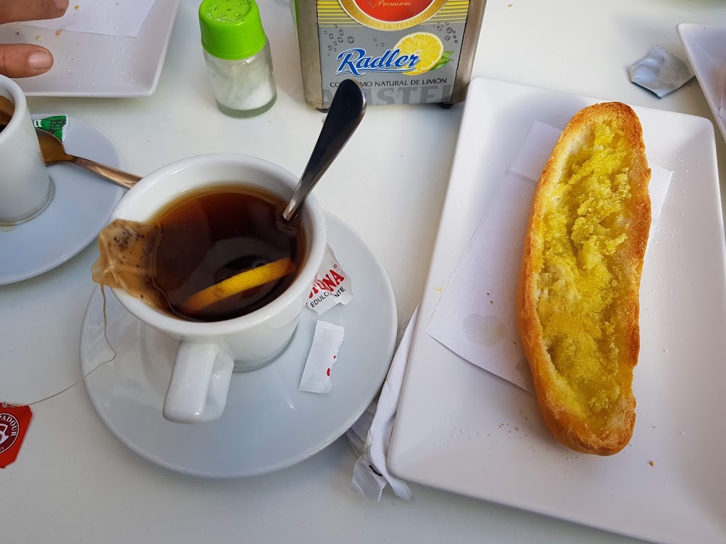 Cafeteria Araceli — Comida y bebida