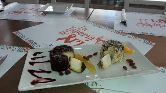 Restaurante La taperia de Ari — Comida y bebida