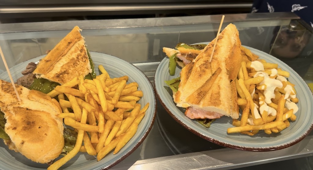 Bar Nuestro encuentro — Comida y bebida
