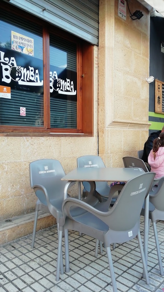 La Bomba Hamburgueseria — Ambiente