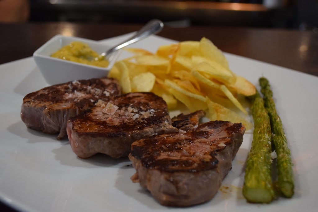Taberna Giron — Comida y bebida