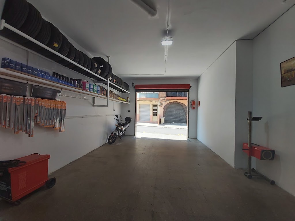 TALLER MECANICO MIRO — Interior