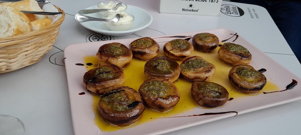 Cafe Bar La Carolina — Comida y bebida