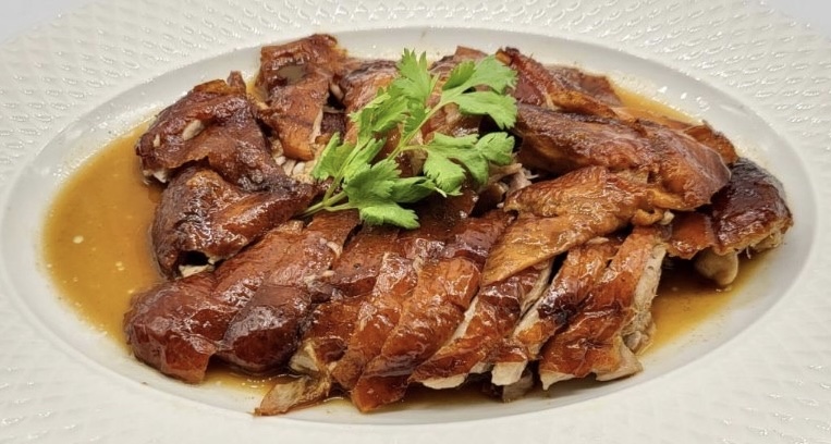 รูปภาพของ Chef Mam (เชฟแหม่ม) หมูแดง หมูกรอบ เป็ดย่าง สไตล์ฮ่องกง