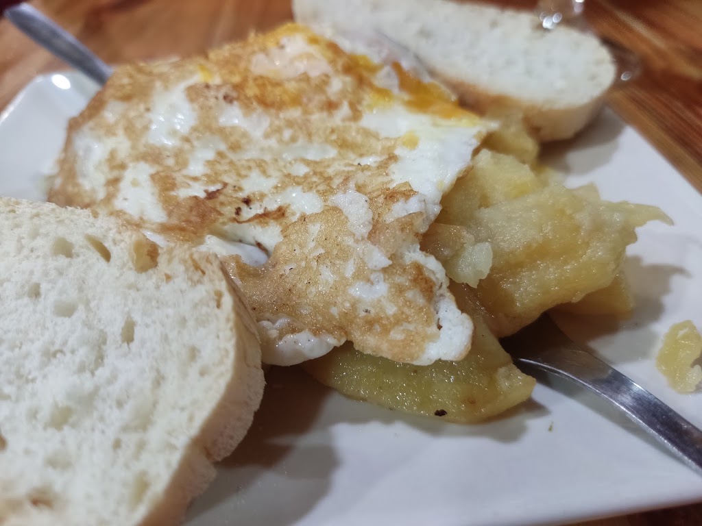 Meson Las Canas — Comida y bebida