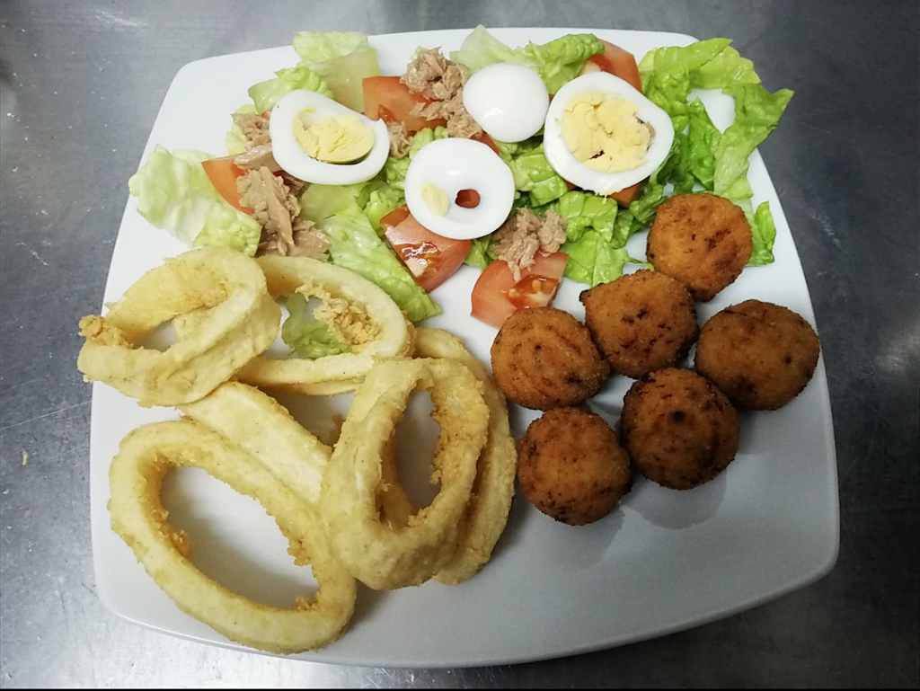 Cleveland Cafe — Comida y bebida