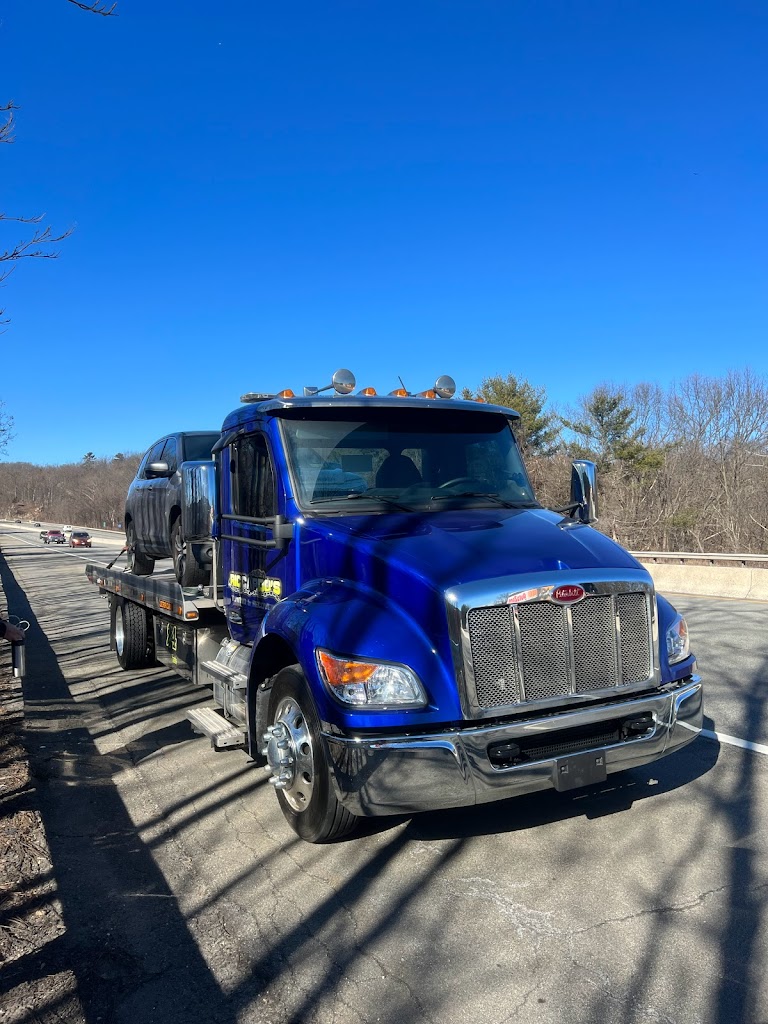 Riccardos Towing & Recovery in Clifton
