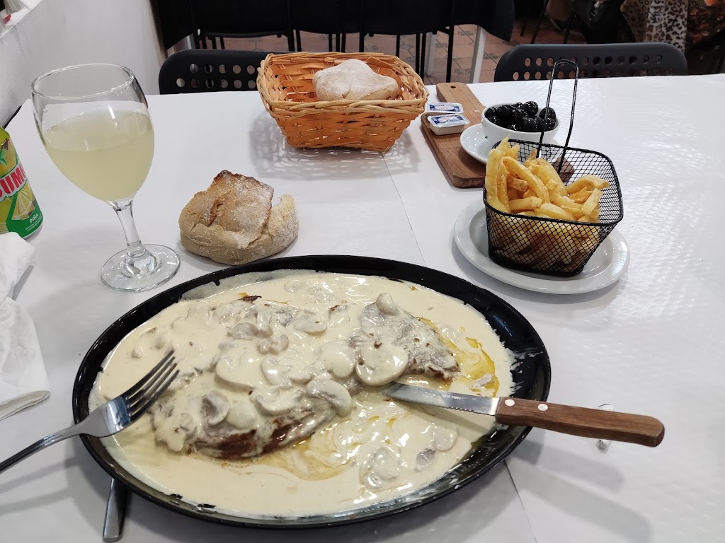 Restaurante Sabores de Almeirim — Comida y bebida