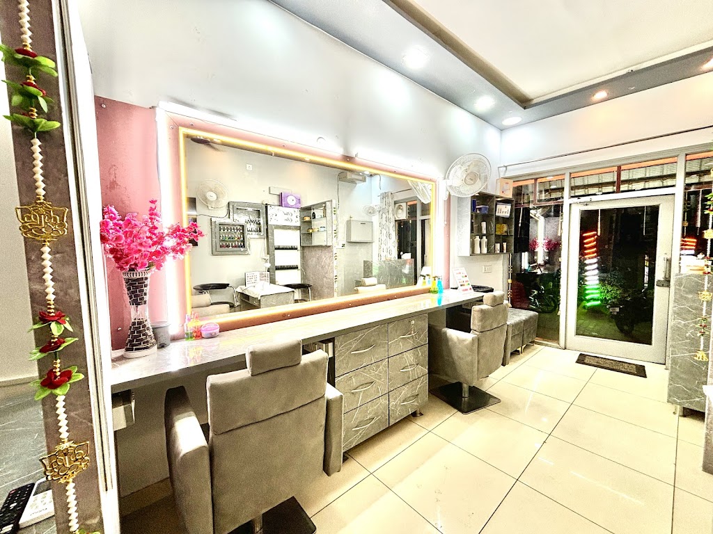Comb N Shine Unisex Salon Academy Phagwara