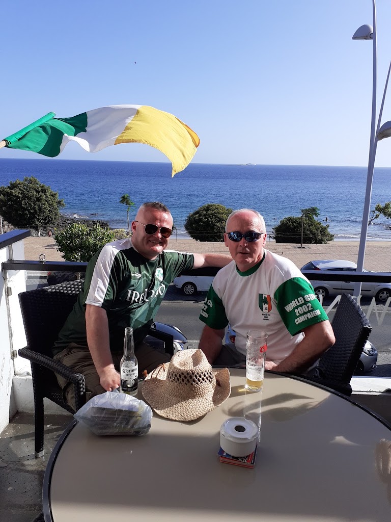 Sally-Joans Irish Bar — Del propietario