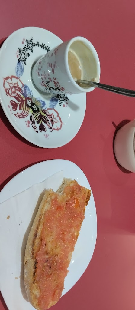 Cafe Bar Brunel / Cafeteria en Gandia / Tapeo en Gandia — Comida y bebida