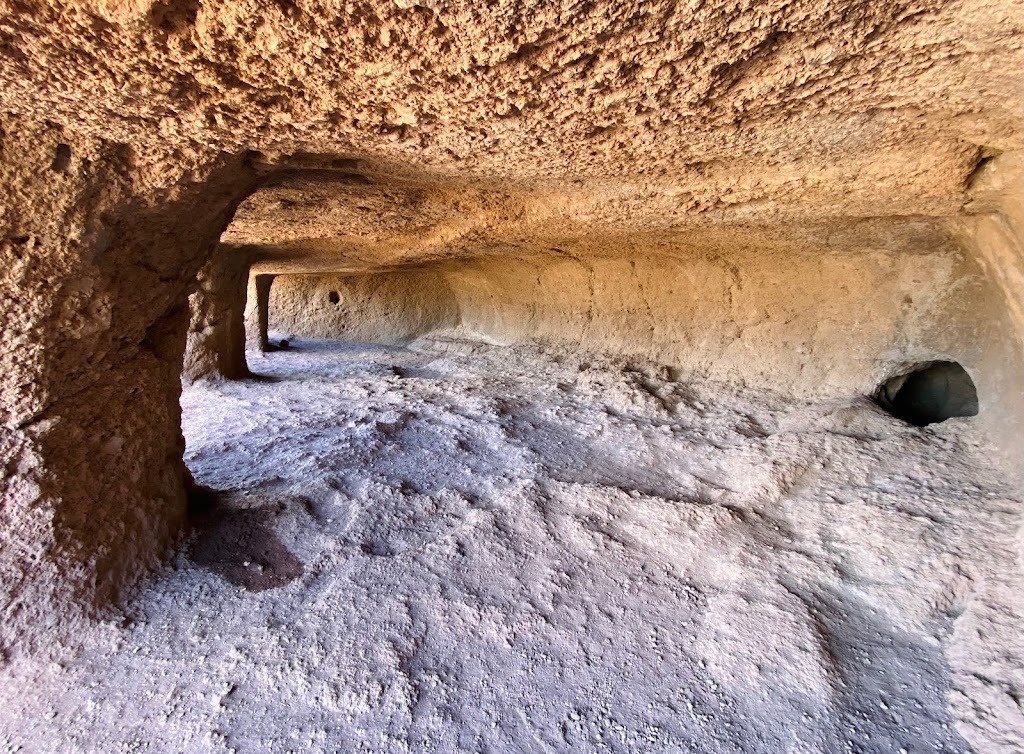 Cueva de Cuatro Puertas