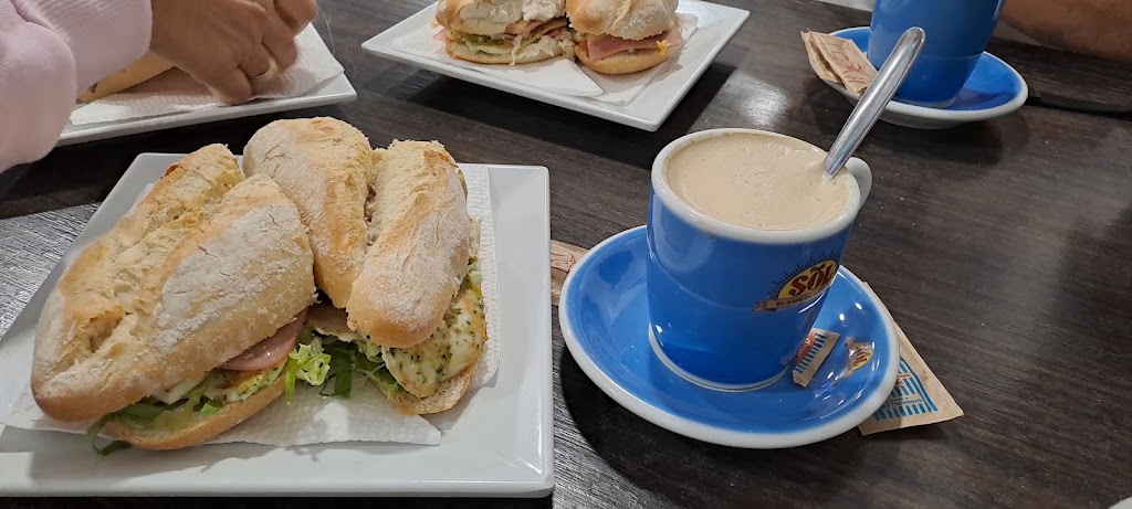 Bar Cafeteria Carlos V — Cafe