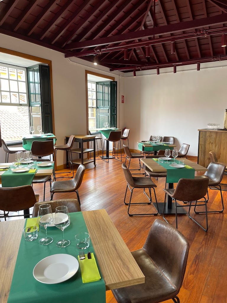 Restaurante y Vinoteca La Reserva — Ambiente