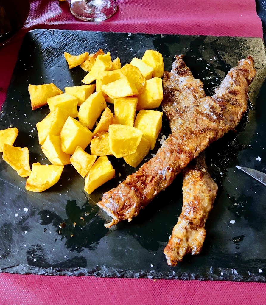 Bar Restaurant El Moli, Casa Chema — Comida y bebida