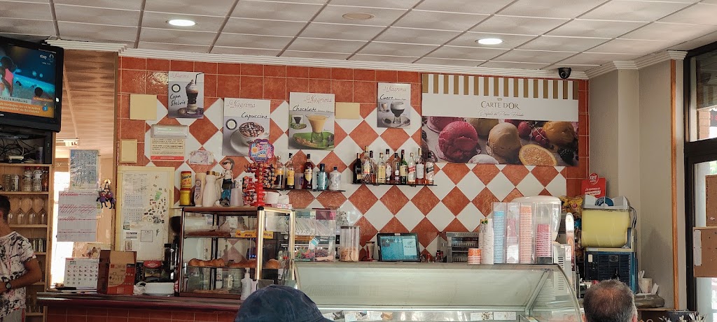 Heladeria La Llagrima — Ambiente