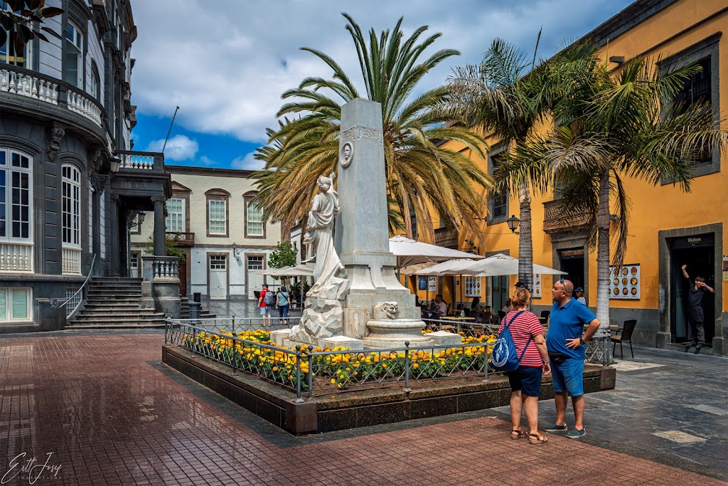 Monumento a Ambrosio Hurtado de Mendoza