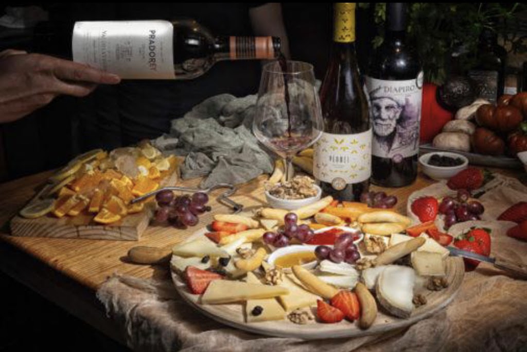 Bar Vino y Mas Elx — Comida y bebida
