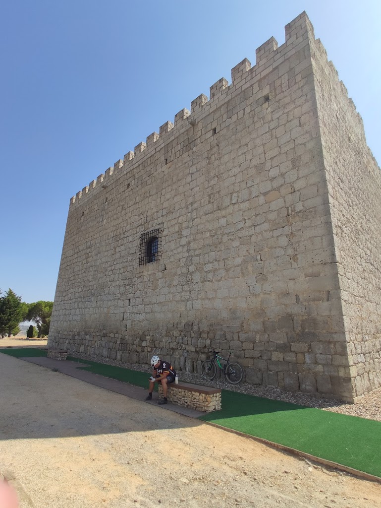 Aparcamiento gratuito del Castillo de Monzon de Campos