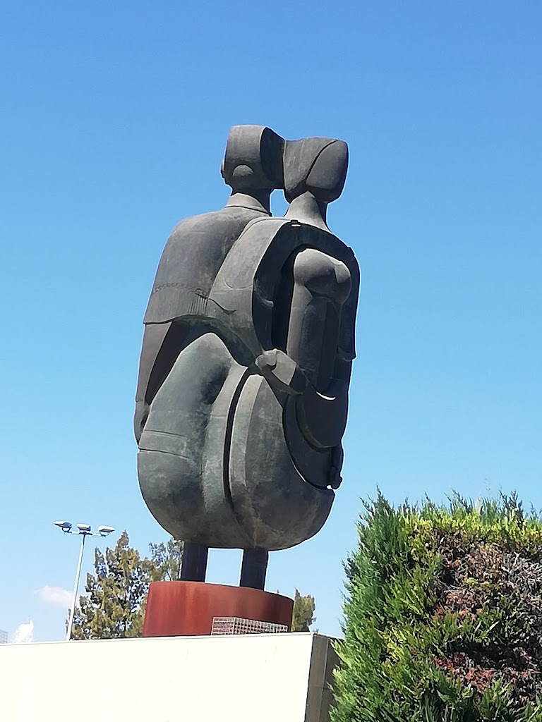 Monumento a las Dos Hermanas