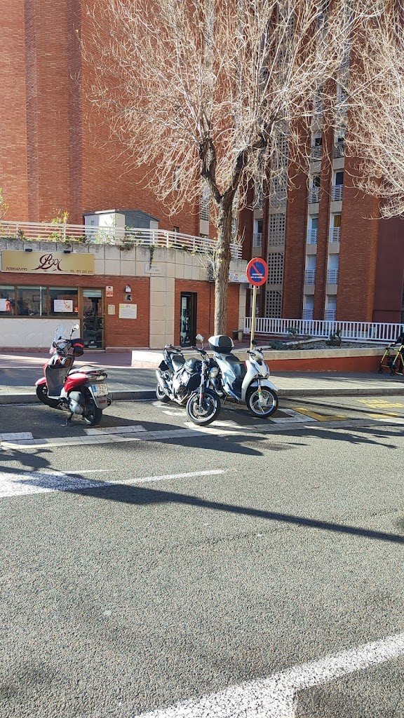 [P] Zona d'aparcament reservada per a motos