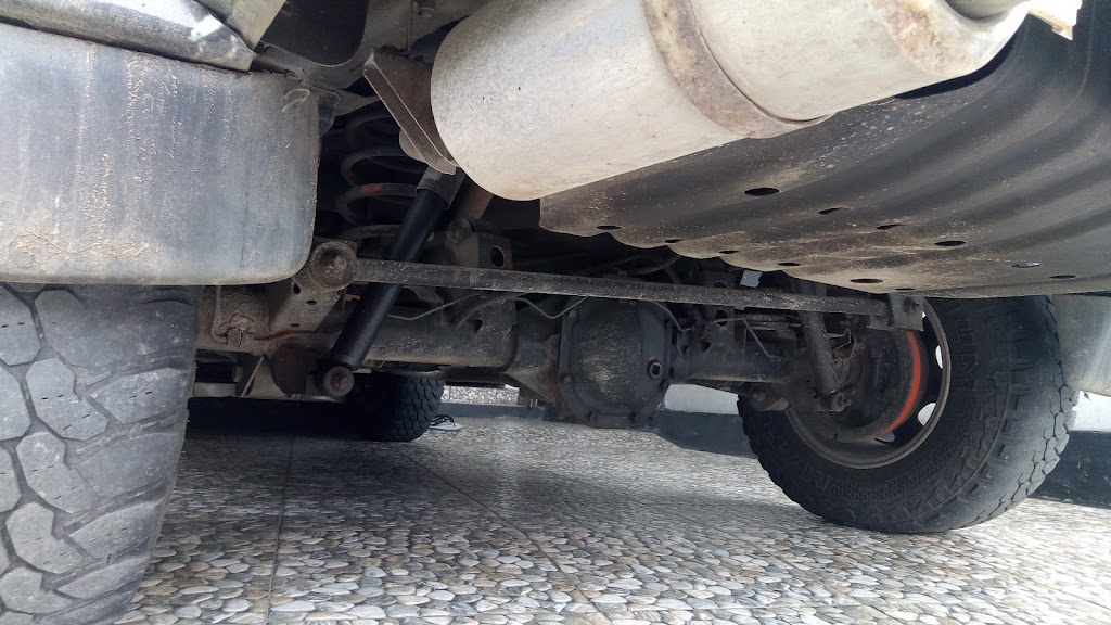 Bengkel mobil Pak Ateng