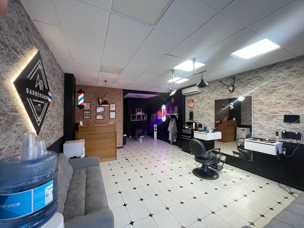 Peluqueria Adrian Barbershop — Interior
