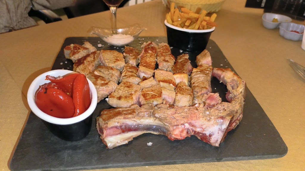 Bodega La Llera — Comida y bebida