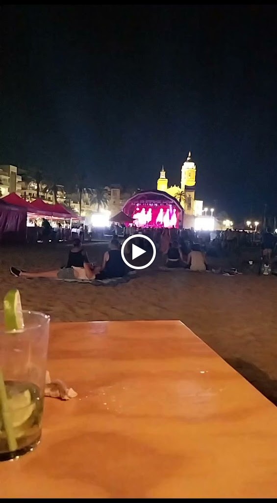 Chiringuito Iguana Sitges — Videos