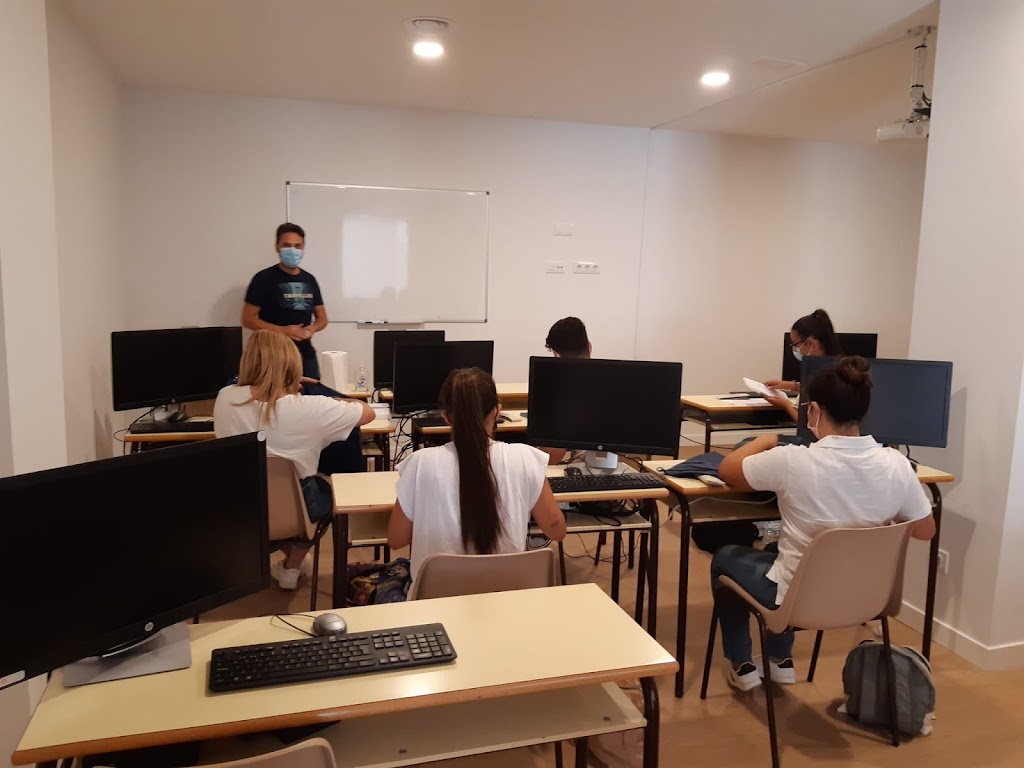 ESCUELA DE TURISMO DE BALEARES - IBIZA