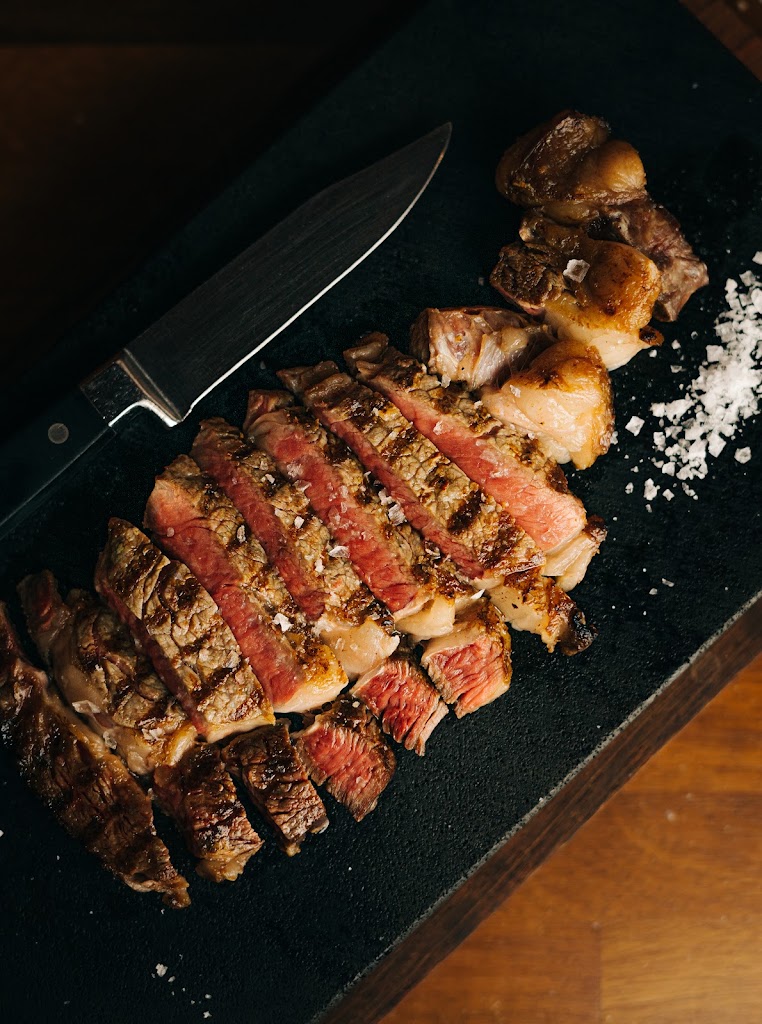Brunelli's Steakhouse Restaurant — Comida y bebida