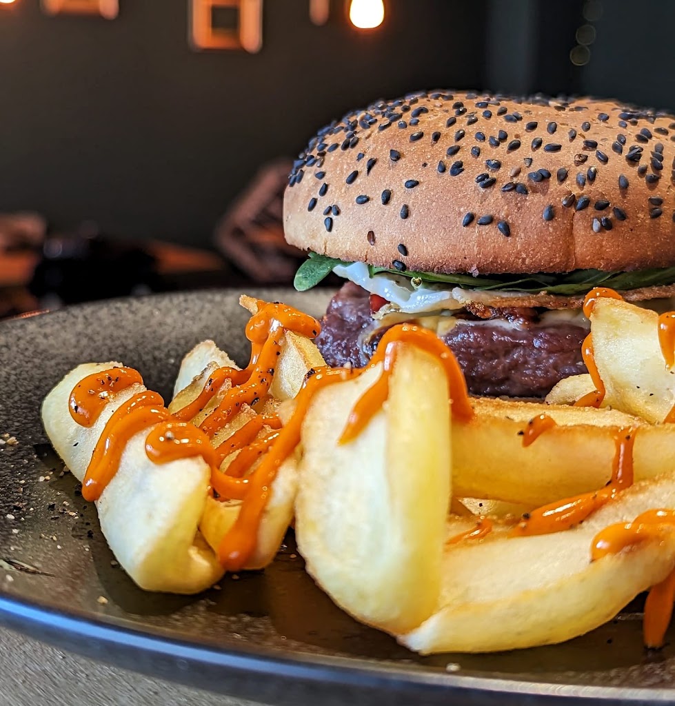 Mao Lounge — Comida y bebida