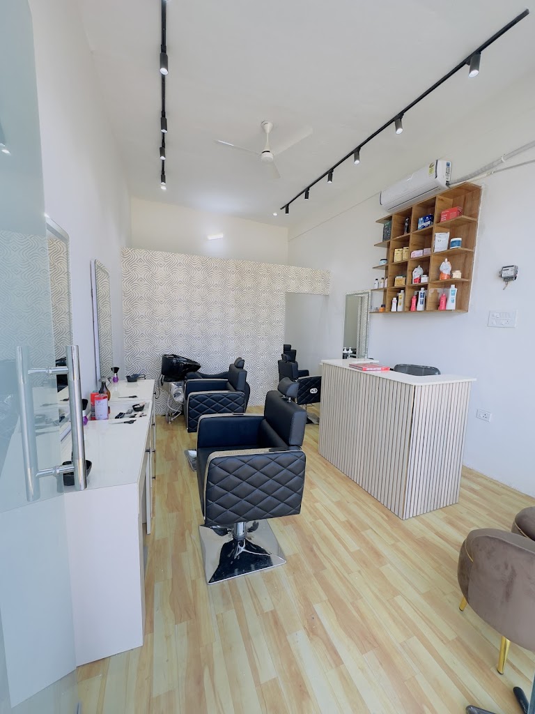 Preeti Makeover Studio And Academy