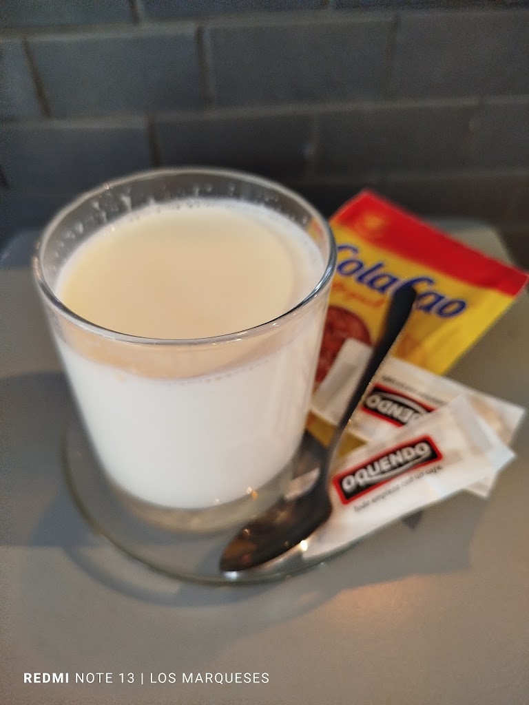 Cafe Bar Los Navarros — Comida y bebida