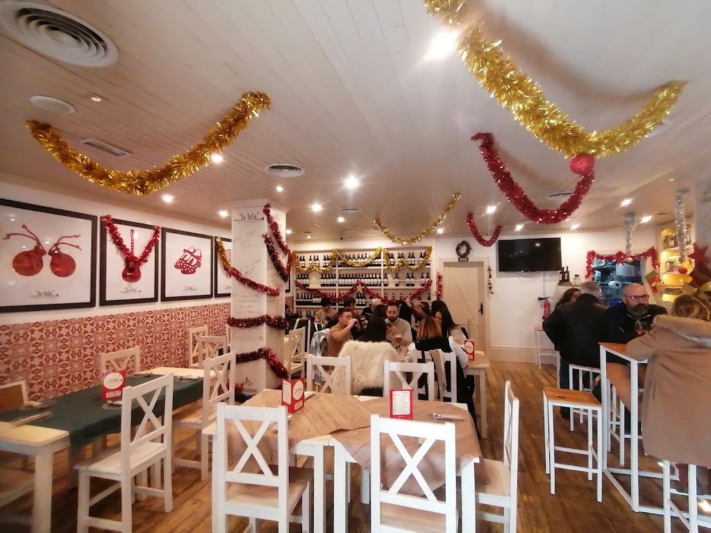 La Lola taberna atipica — Ambiente