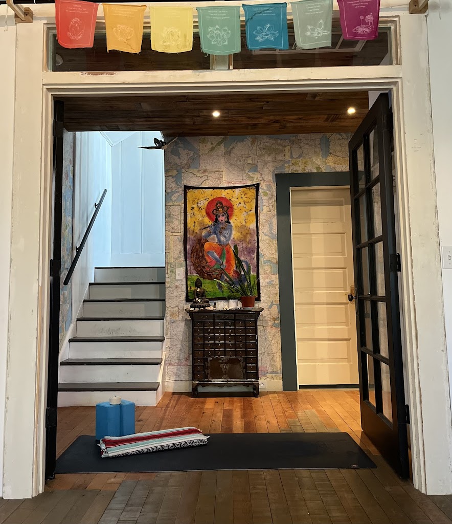  Taylor Brandon Yoga & Sound Therapy