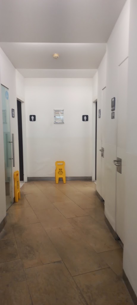 puerta barcelona gasolinera — Interior