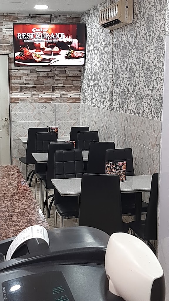 Super Kebab Igualada — Ambiente
