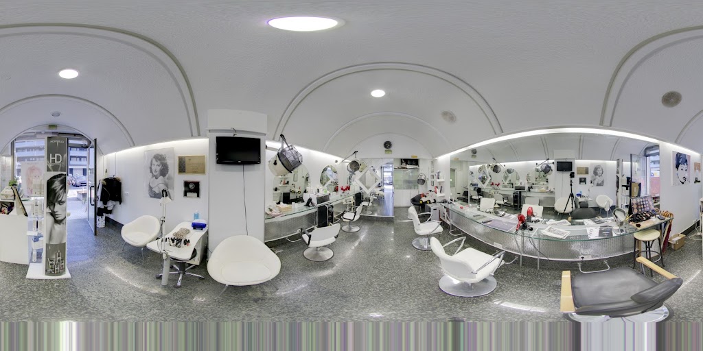Estilista ELISABETH- Peluqueria Lasarte — Interior