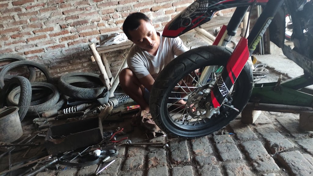 Bengkel skok motor dan mobil