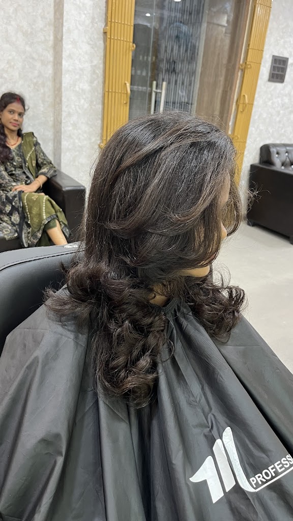 Cut N Curls Family Salon