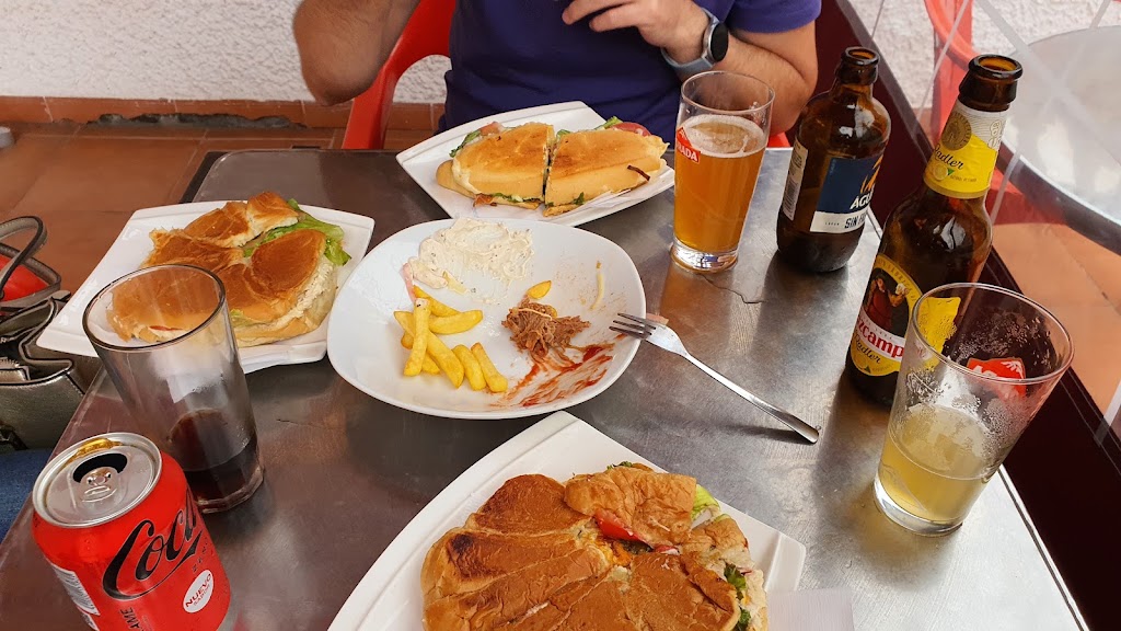 Cafeteria Cobi — Comida y bebida