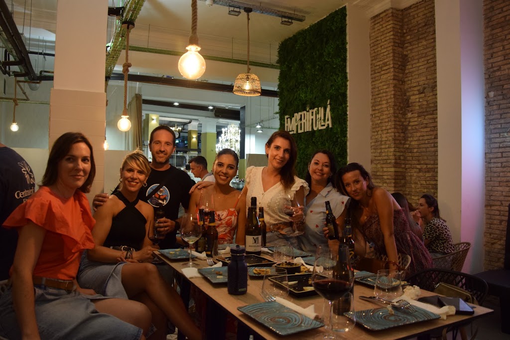 Emperifolla - Vino & Tapas — Ambiente