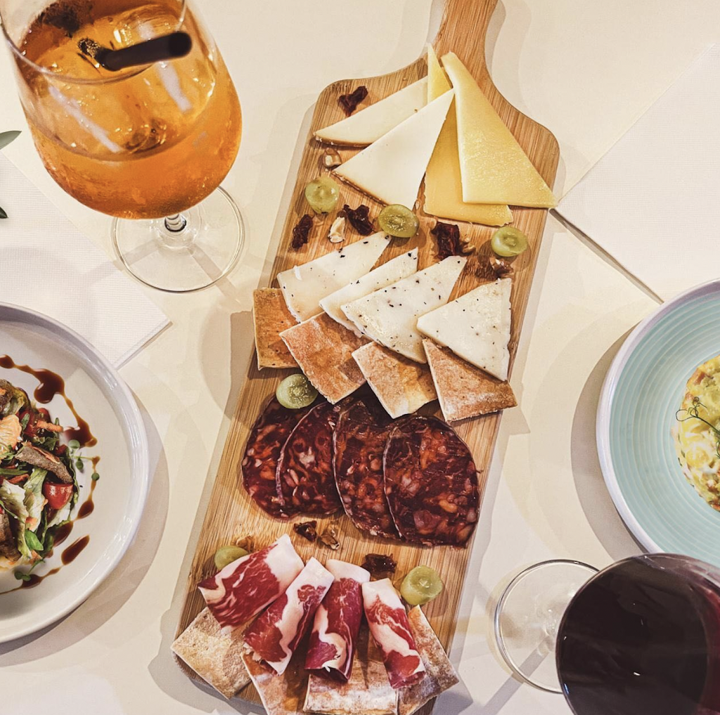 La Santa y el Baco — Comida y bebida