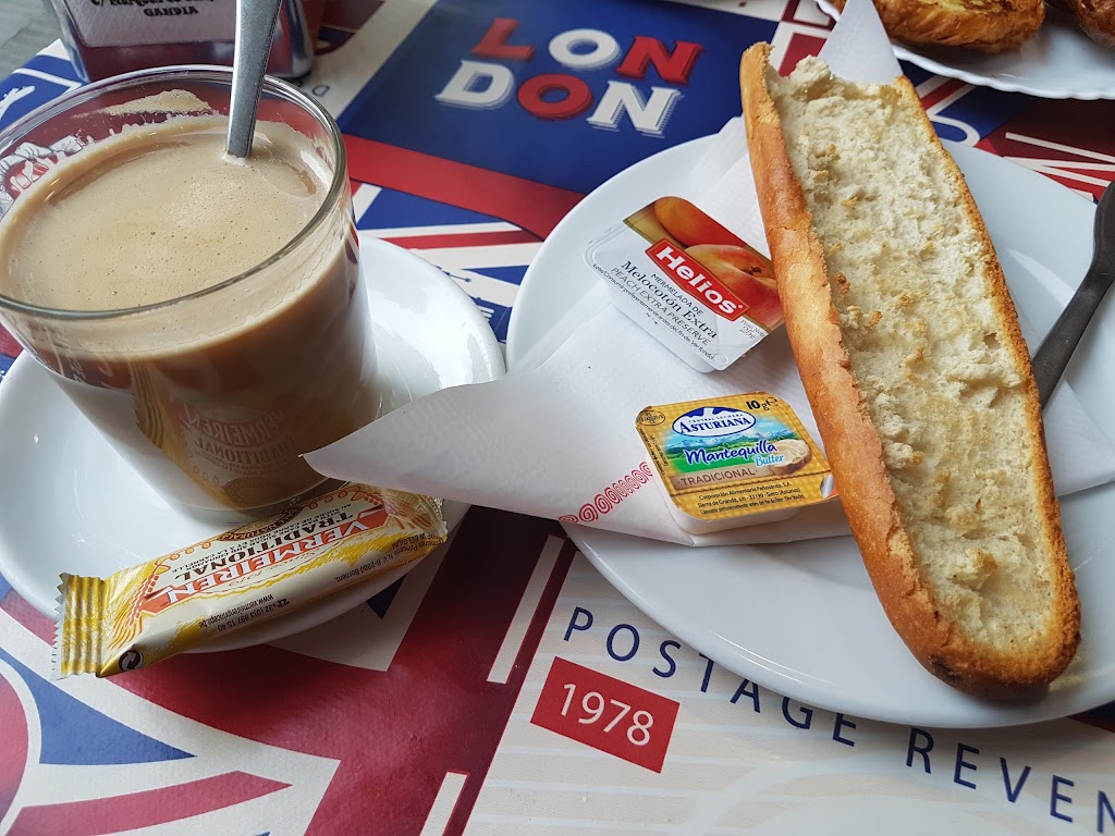 Cafe Bar Bus — Comida y bebida