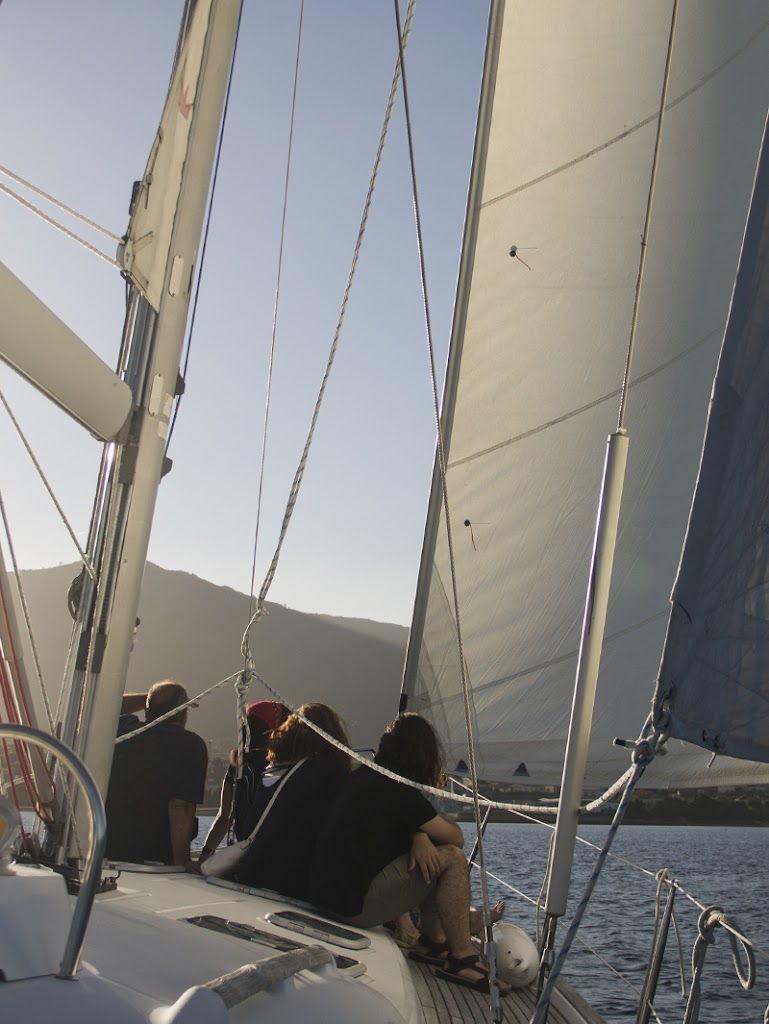 AROUSA NAUTICA. Escuela de navegacion y nautica de recreo.