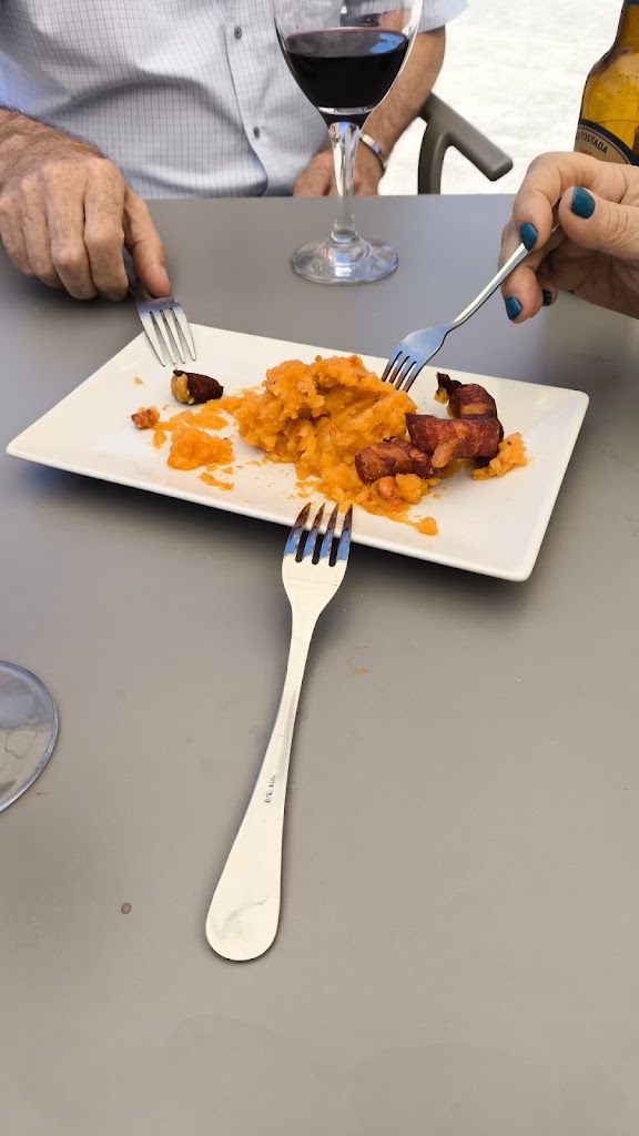 New bravas bar — Comida y bebida