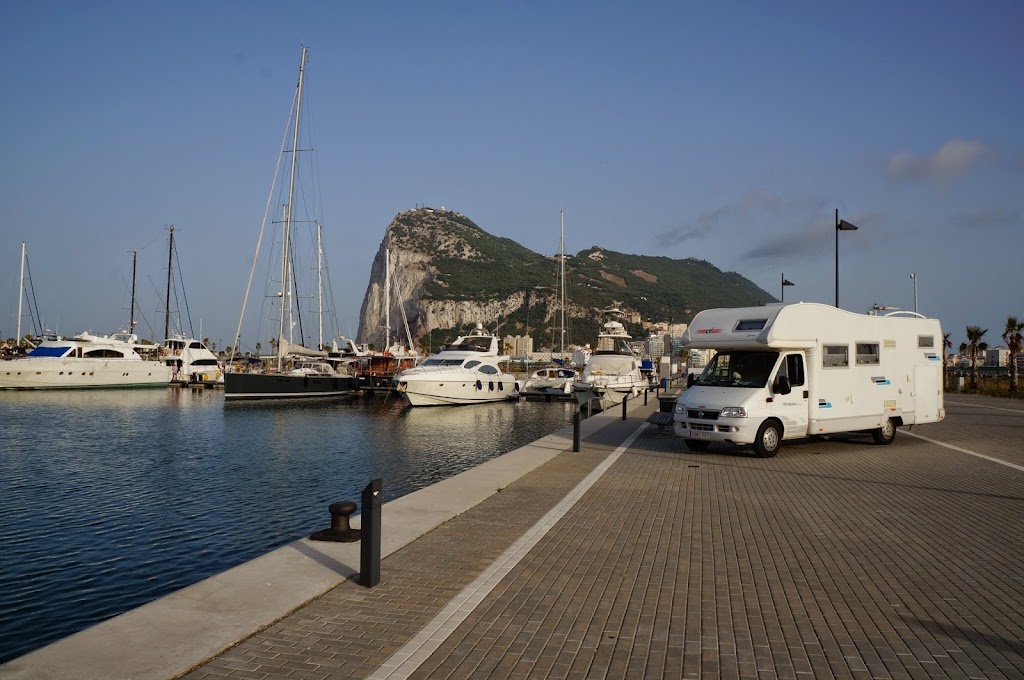 Parking puerto deportivo Alcaidesa