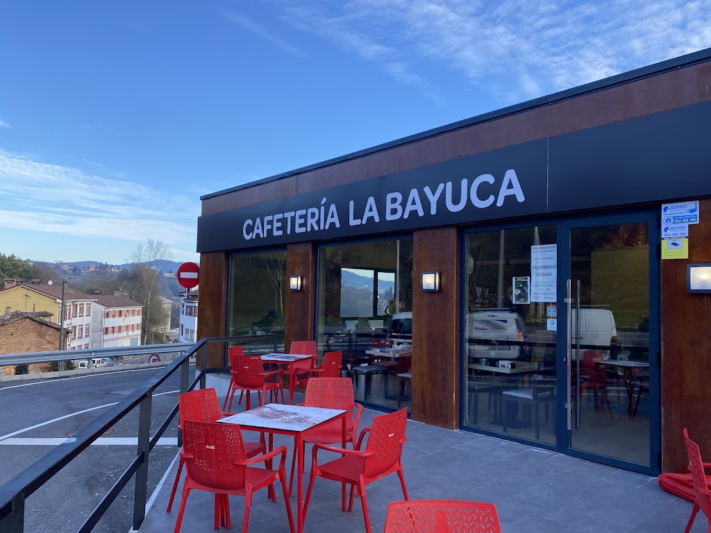 Estacion de Servicio El Caleyu — Exterior