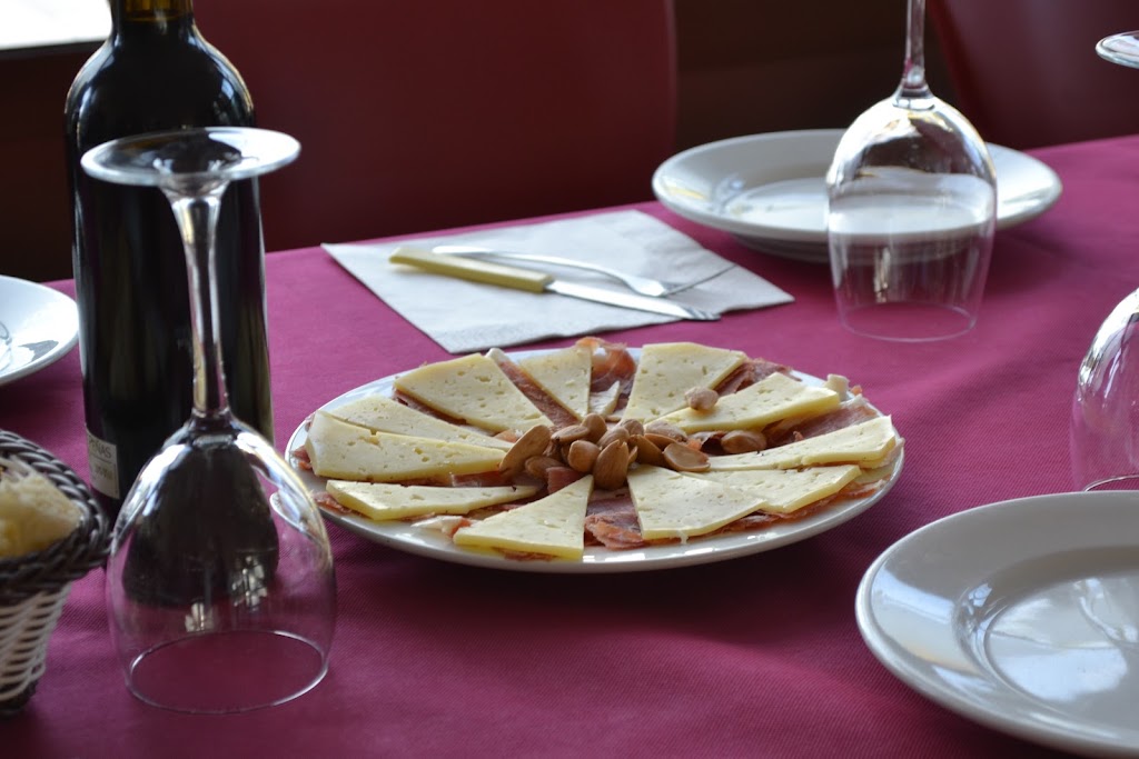 Restaurante Los Cabildos — Comida y bebida